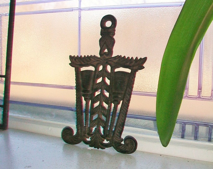 Vintage Cast Iron Trivet Wilton Brooms and Leaves Country Decor