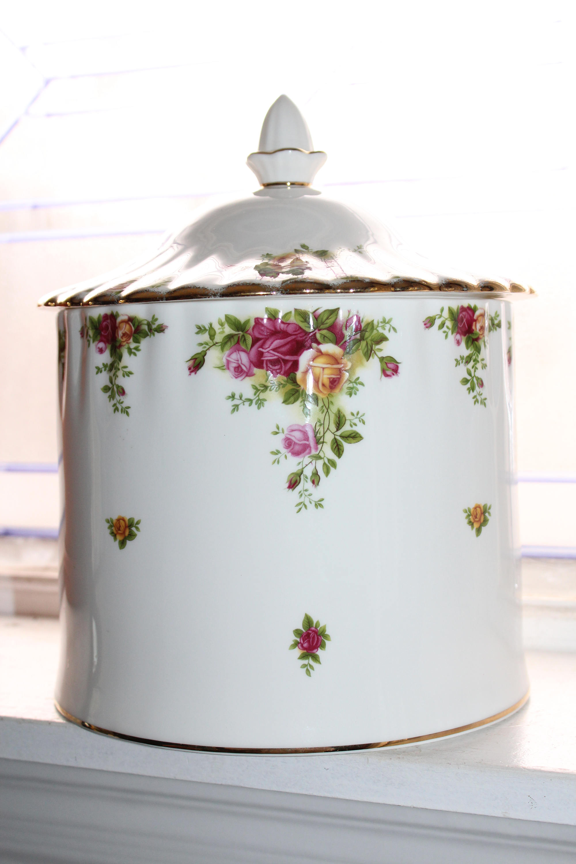 Royal Albert Cookie Jar Old Country Roses Vintage 1962