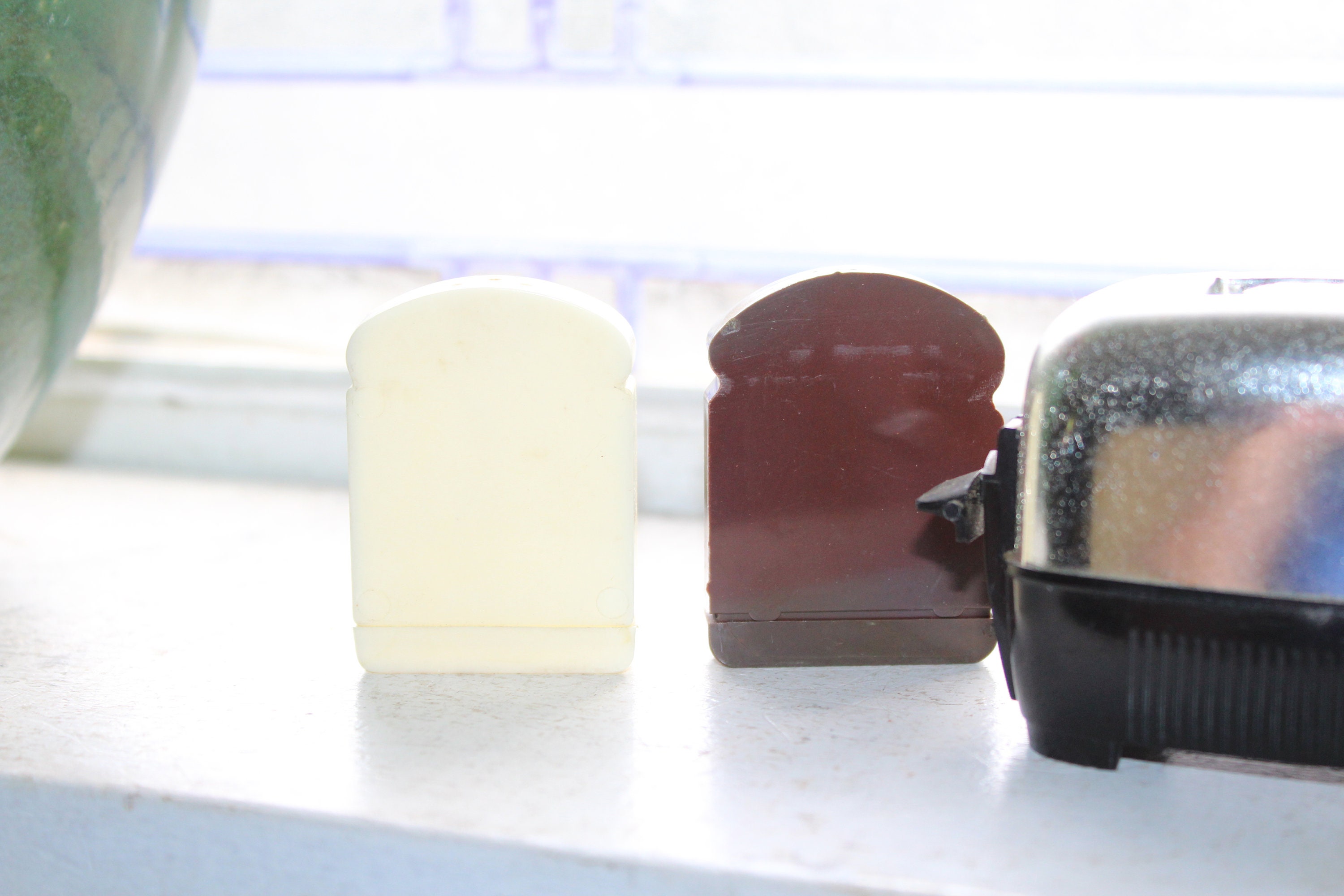 Vintage Toaster Salt and Pepper Shakers