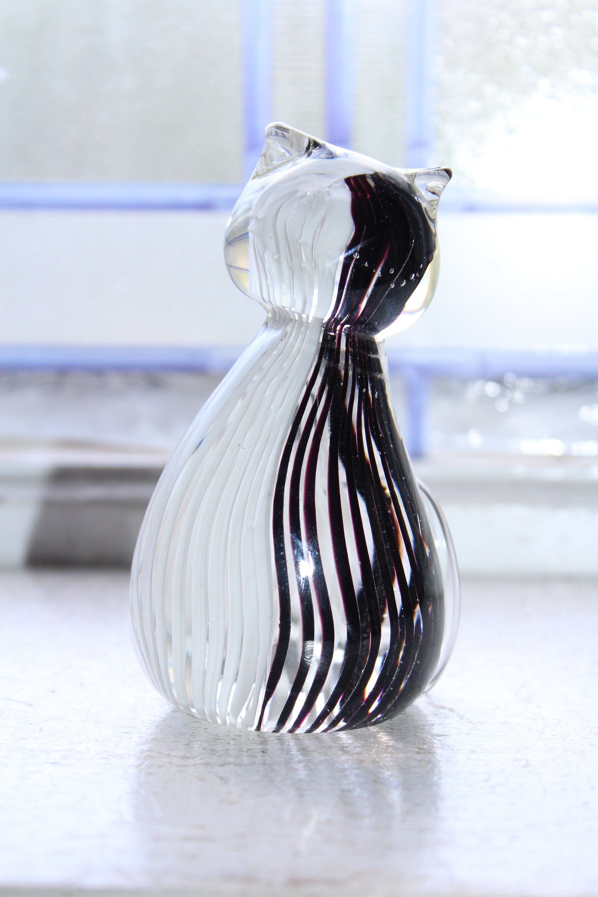 Vintage Art Glass Cat Paperweight Black and White