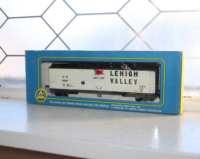 Vintage AHM HO Scale Lehigh Valley Railroad Thermo King Reefer Car 8247 5425-05