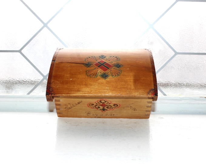 Vintage Norwegian Rosemaling Wood Trinket Box Scandinavian Folk Art