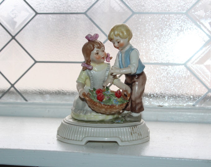 Vintage Goebel Lore Figurine Garden Romance 228 Blumenkinder