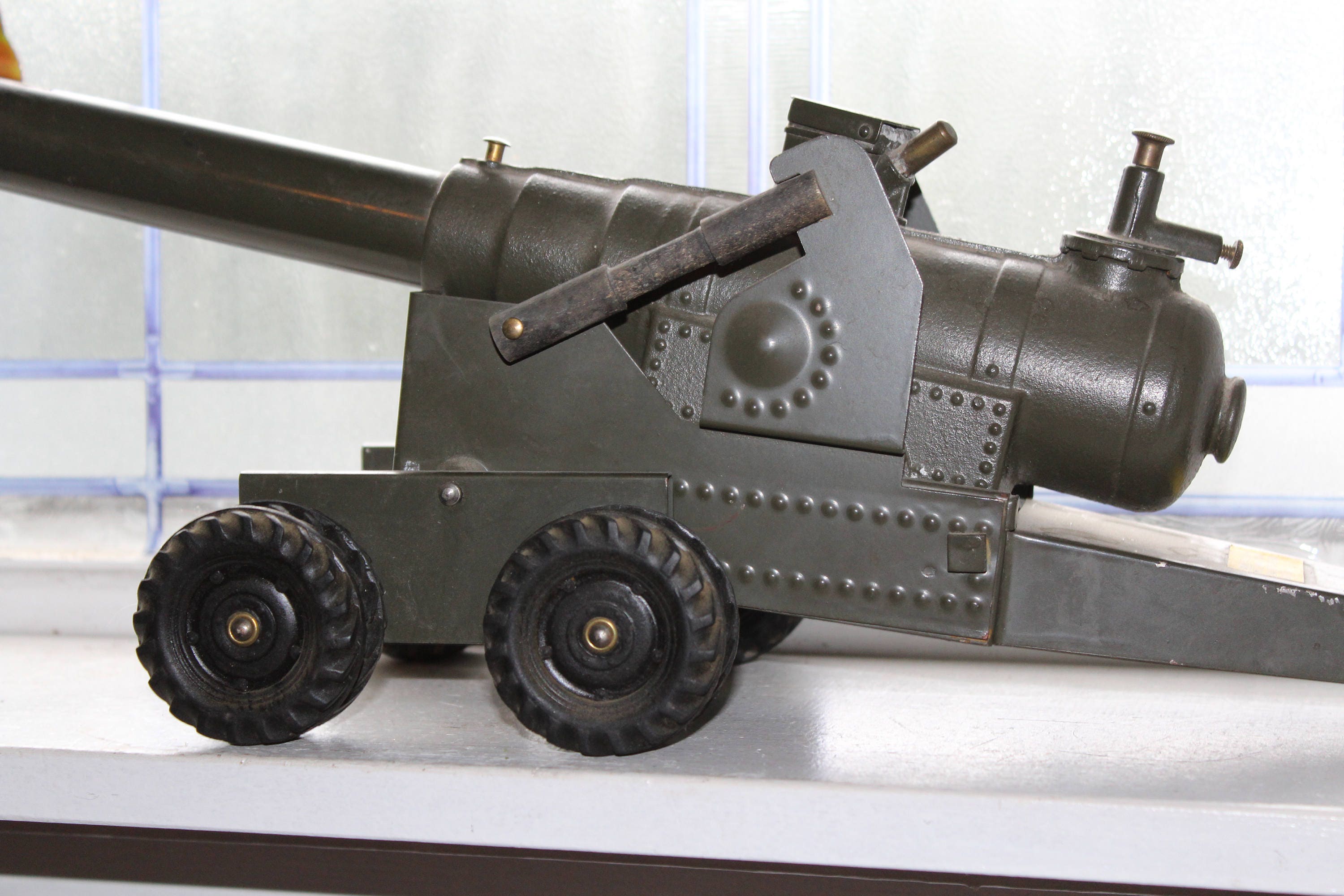 Calcium Cannons - b7hrc4k