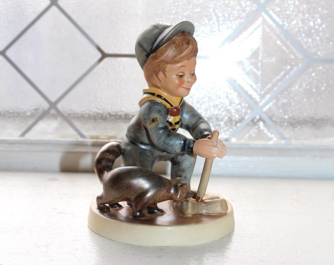 Goebel Figurine Curiosity #11602-12 TMK5 by Henry Holt