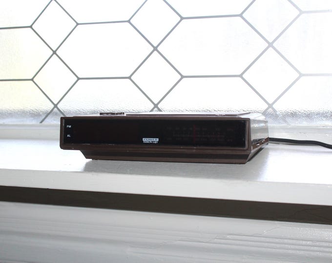 Vintage Magnavox LED Digital Clock Radio D3000