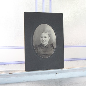 Antique Photograph Elderly Victorian Woman Cabinet Card 1800s