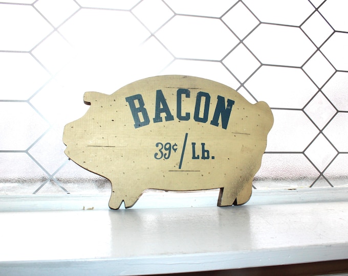 Vintage Wooden Pig Cutting Board  Rustic Farmhouse Decor