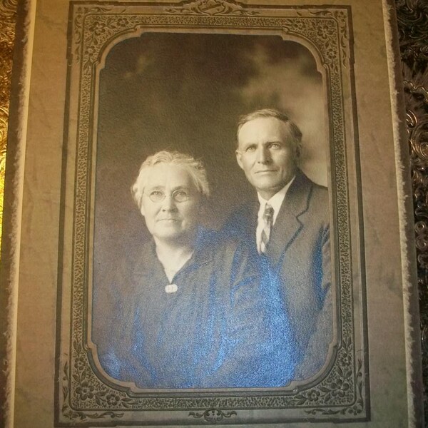 Vintage Photograph 1930s Elderly Couple in a Great Old Frame 9 1/4" x 6 1/2"