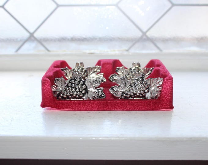 4 Vintage Place Card Holders Silverplate Grapes