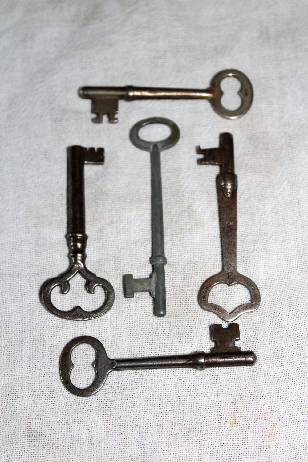 5 Antique Skeleton Keys