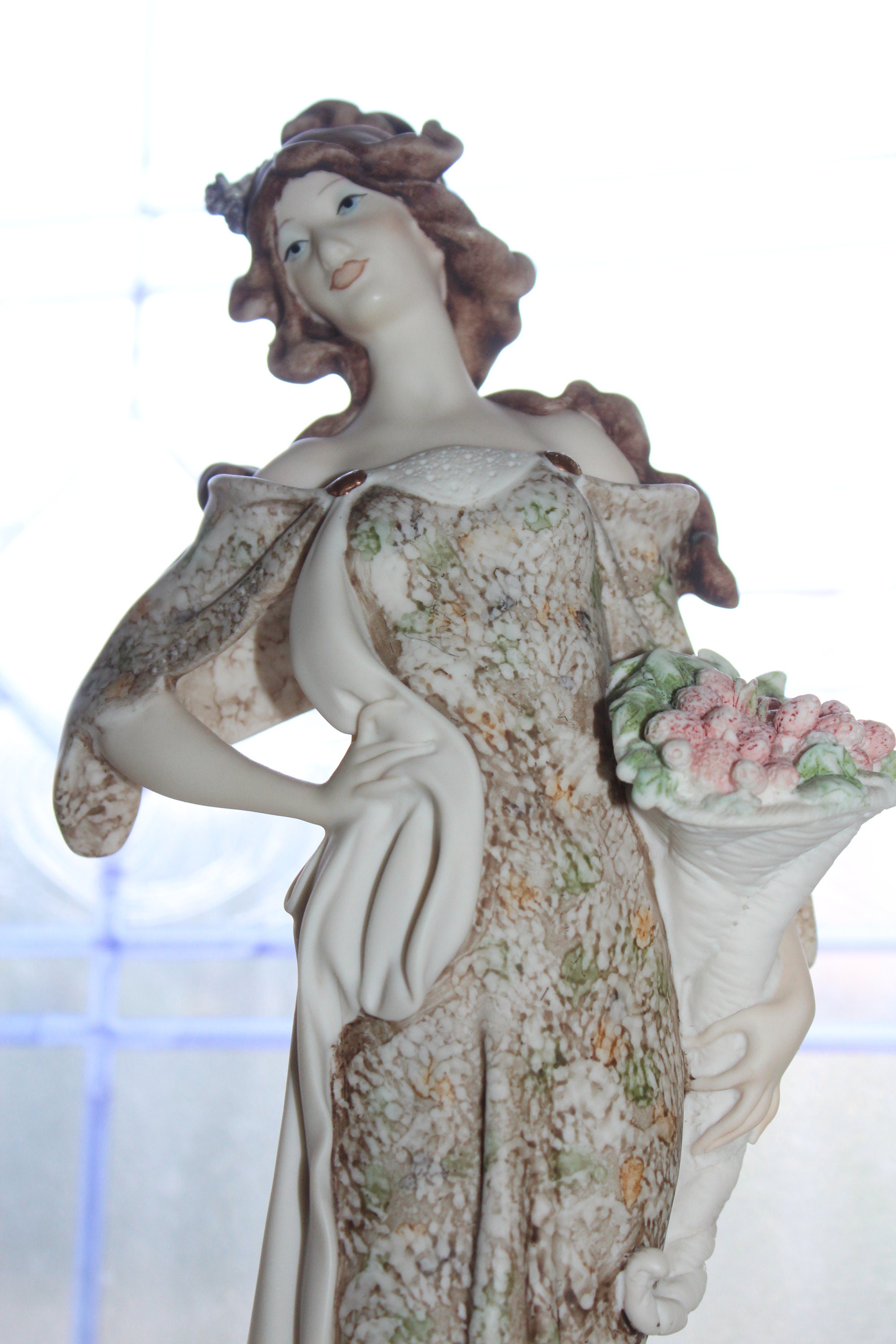 Large Giuseppe Armani Figurine Lady with Strawberries 1997