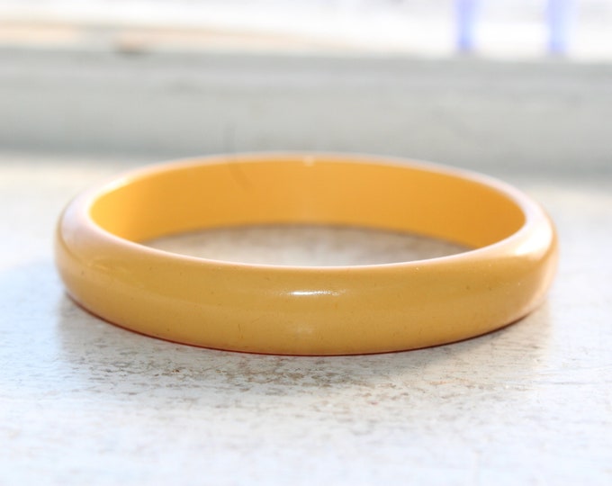 Yellow Butterscotch Bakelite Bangle Bracelet Vintage 1920s