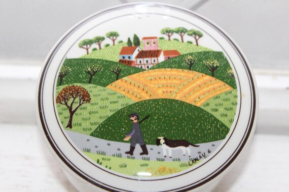 Vintage Villeroy & Boch Naif Porcelain Trinket Box Hunter and Dog Scene View 3