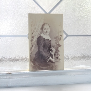 アンティーク カルテ デ ビジット CDV 写真、若いビクトリア朝の女性 1800 年代