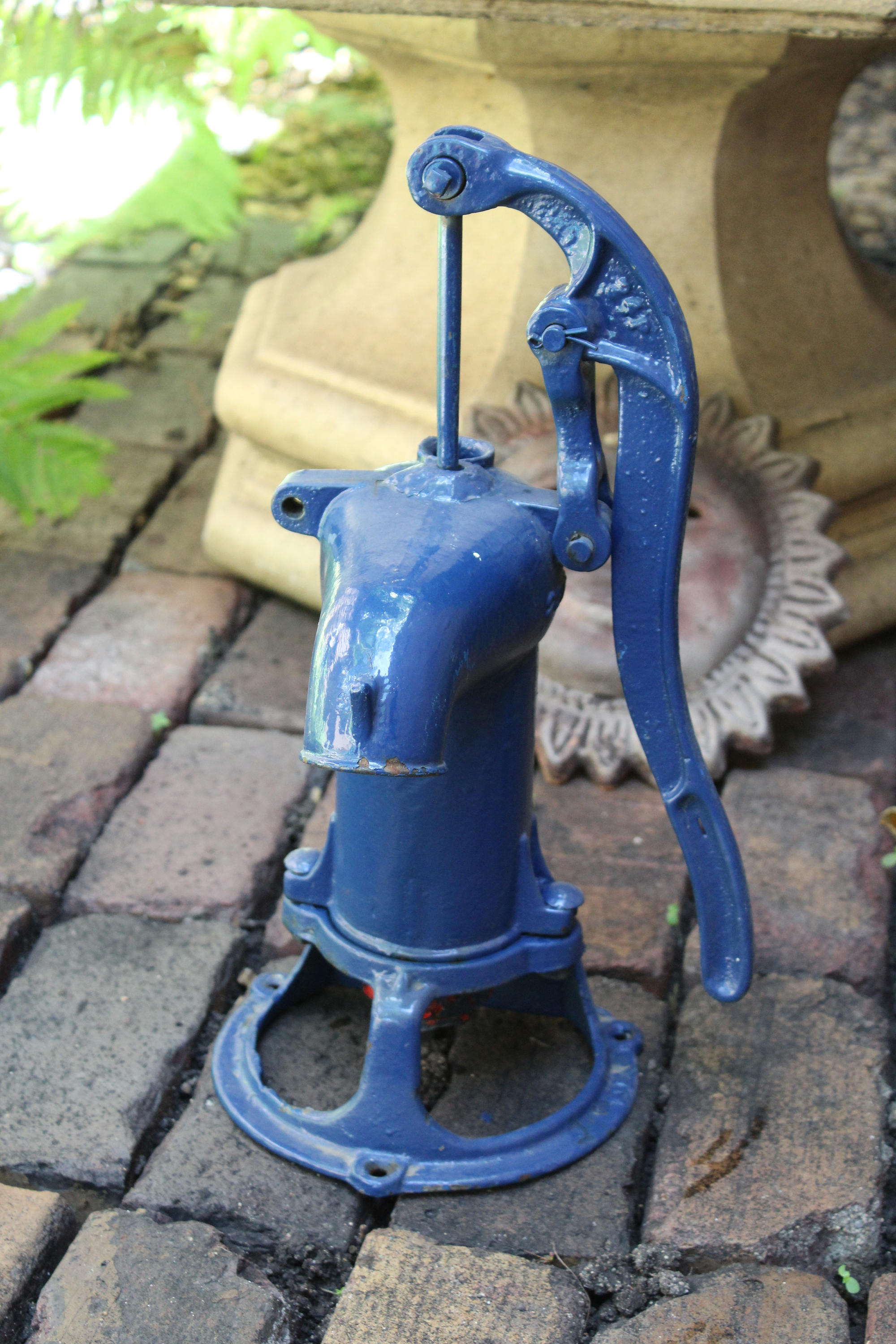 Antique Water Pump Cast Iron Cistern Pump Rustic Farmhouse Decor