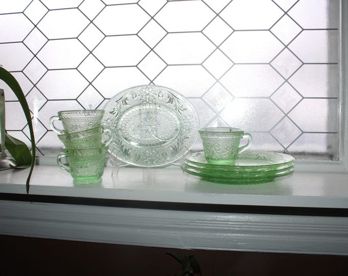 Chantilly Green Tiara Sandwich Glass 4 Luncheon Snack Sets Cup & Plate
