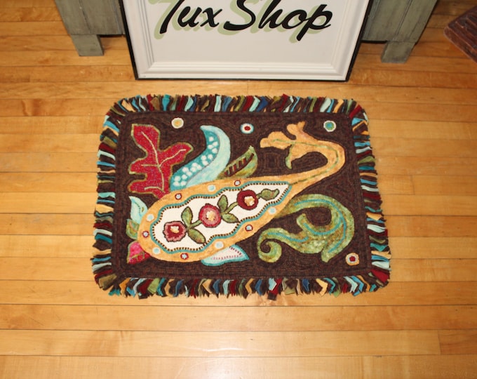 Vintage Hooked Rug Table Mat Wall Hanging Wide Cut Paisley