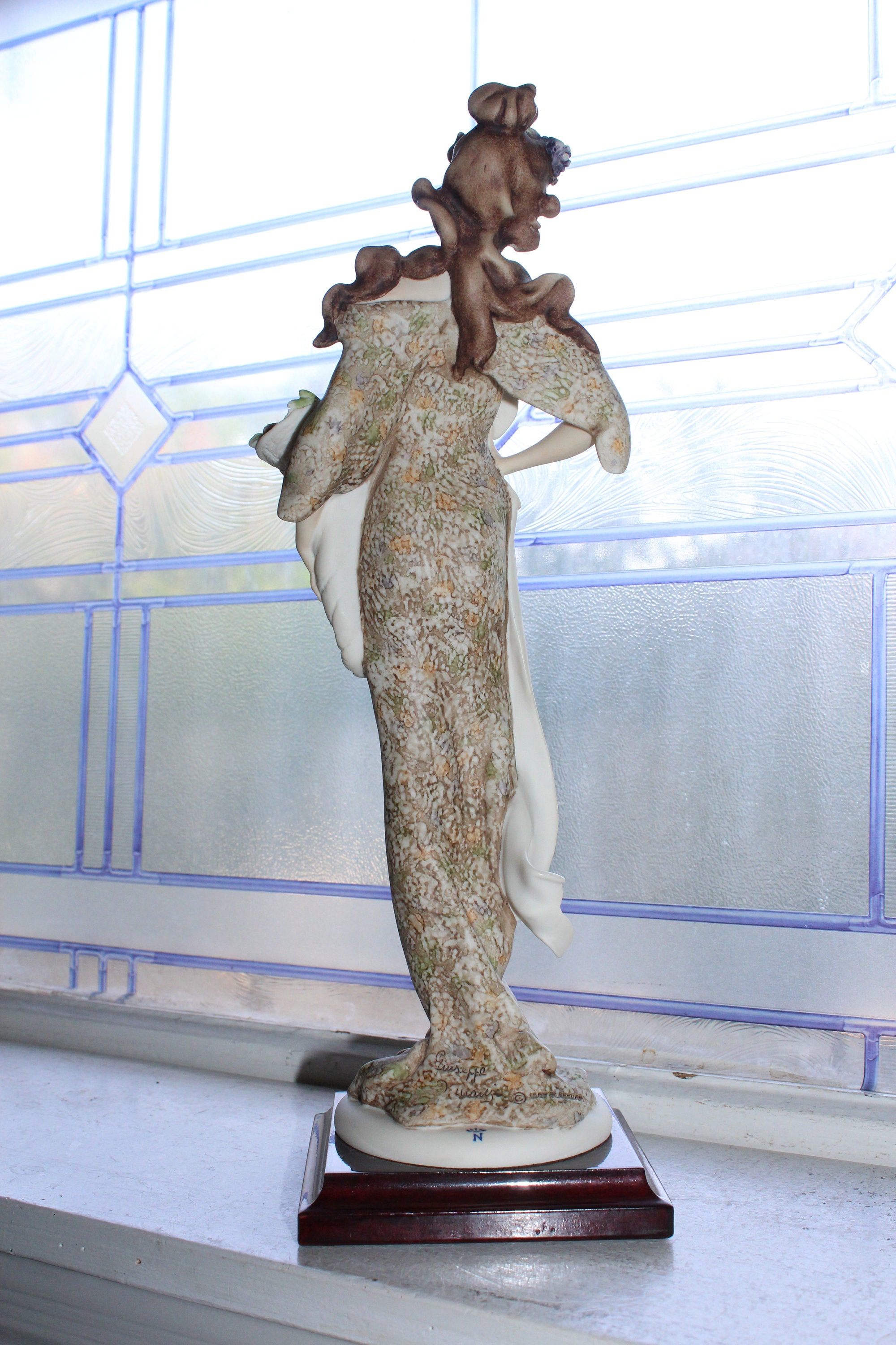 Large Giuseppe Armani Figurine Lady with Strawberries 1997