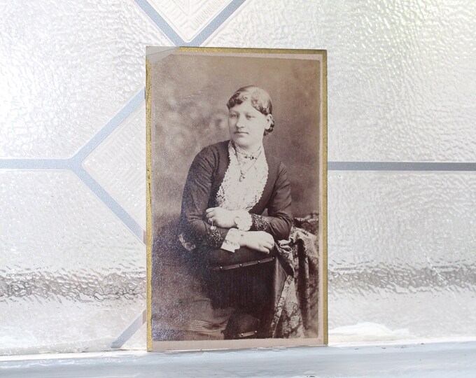 Antique Carte De Visite CDV Photograph Victorian Woman 1800s