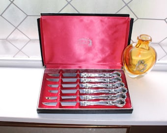 6 Vintage Carvel Hall Steak Knives with Box