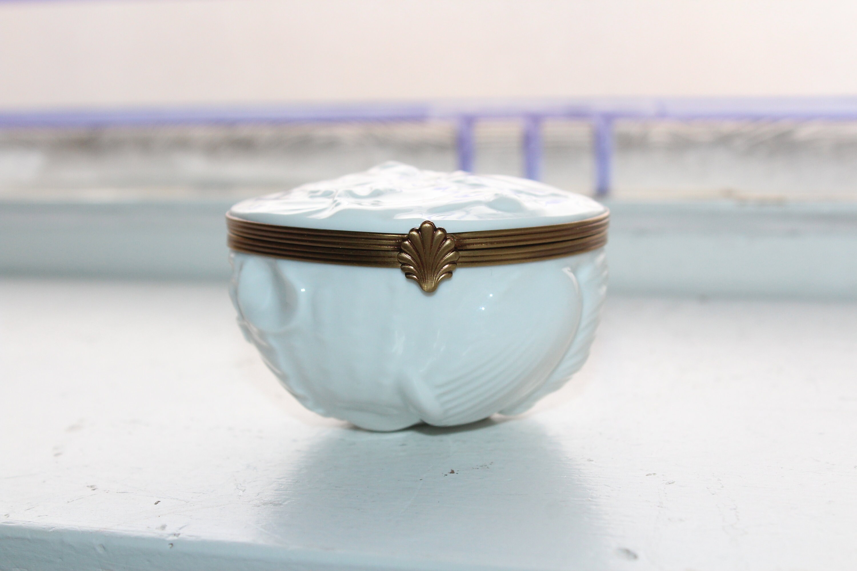 Vintage Limoges Trinket Box White Shells