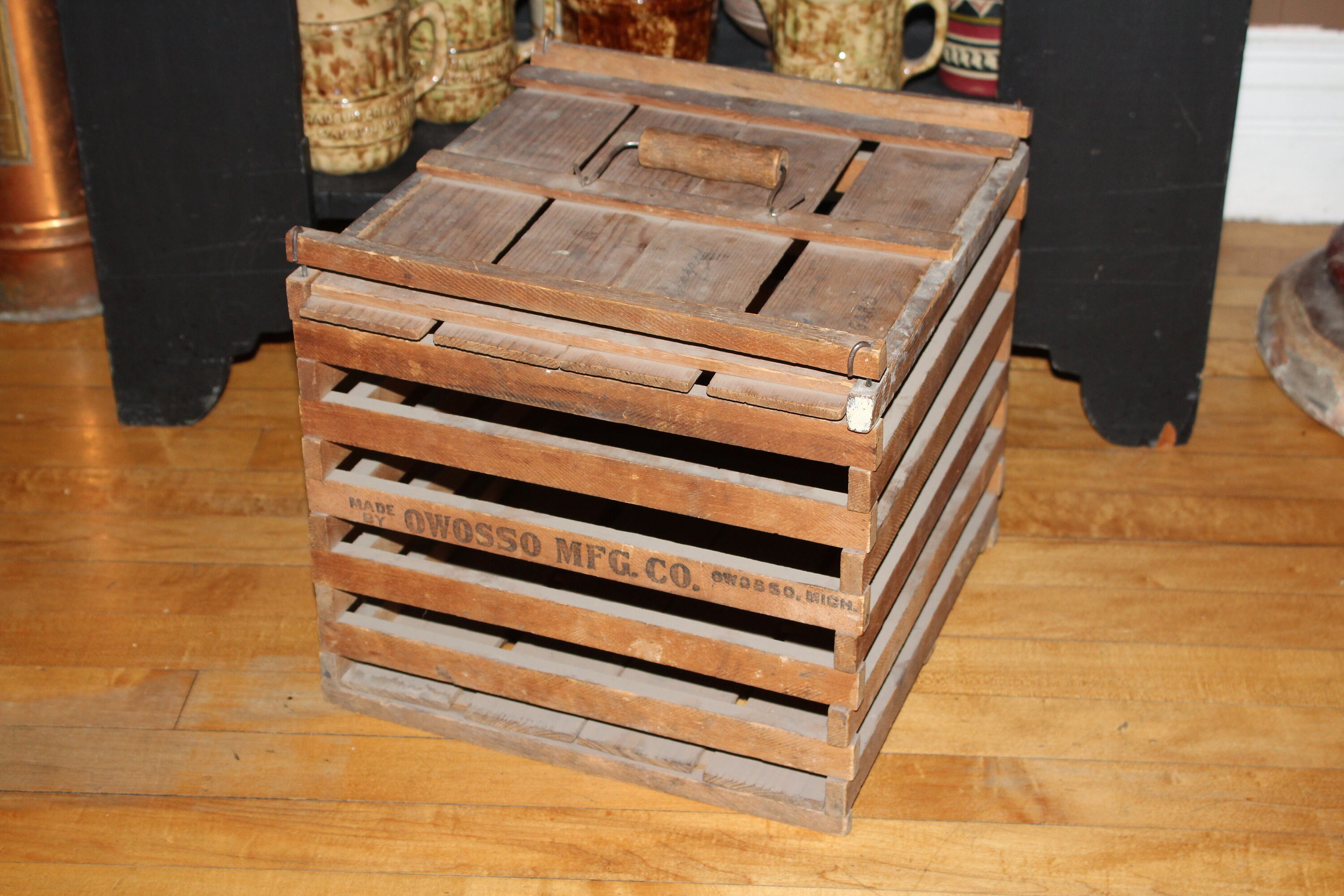 Vintage Wood Egg Crate with Handled Lid Rustic Farmhouse Decor