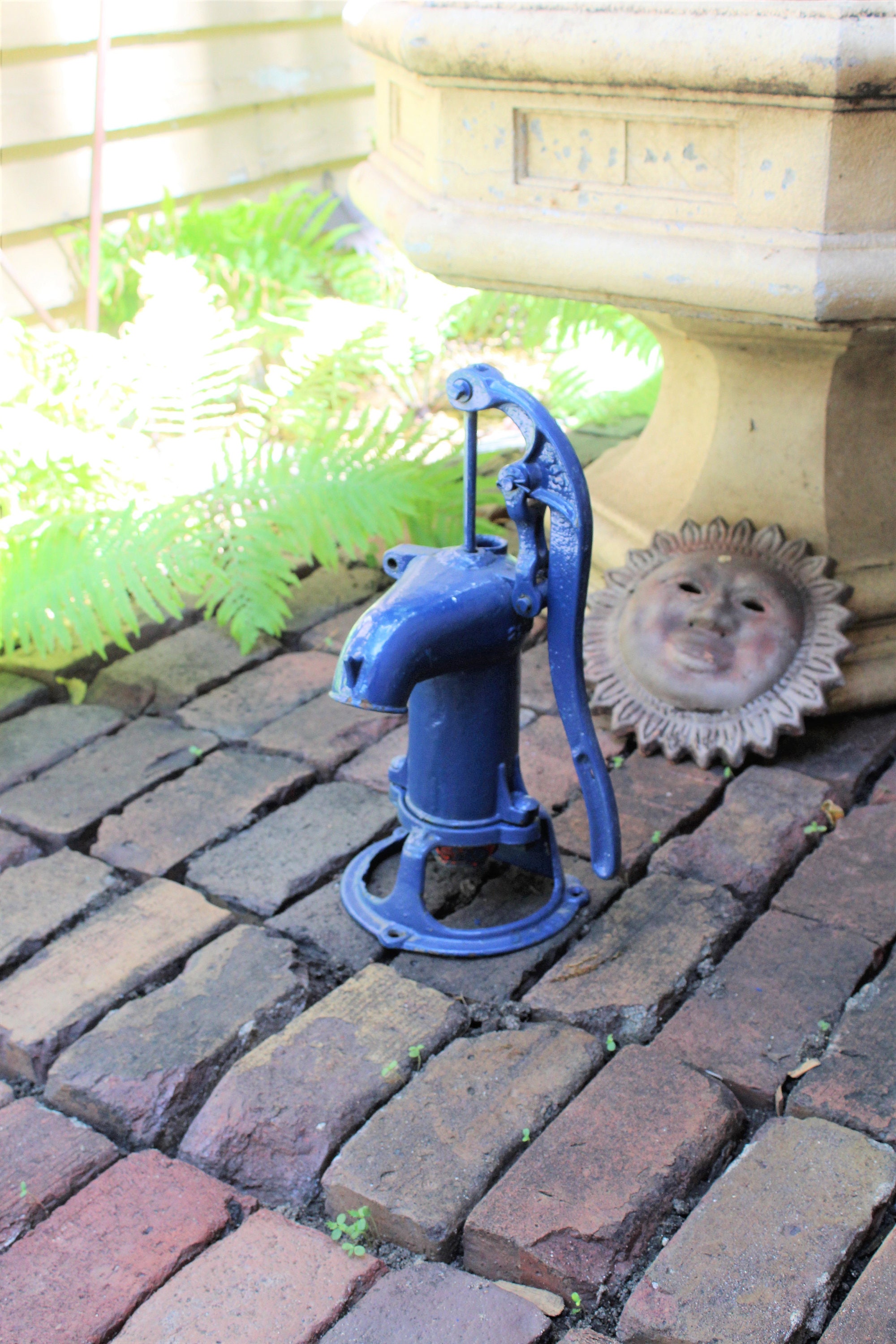 Antique Water Pump Cast Iron Cistern Pump Rustic Farmhouse Decor