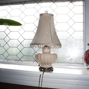 Vintage Aladdin Alacite Electric Lamp with Internal Light & Metal Base