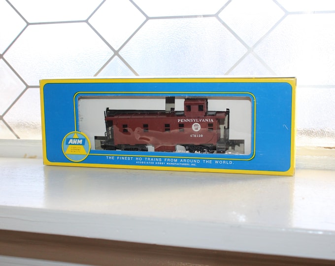 Vintage AHM  HO Scale Pennsylvania Railroad Train 478120 Caboose 5277
