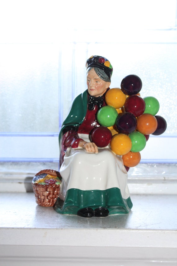 Royal Doulton Figurine Old Balloon Seller HN1315 - Etsy