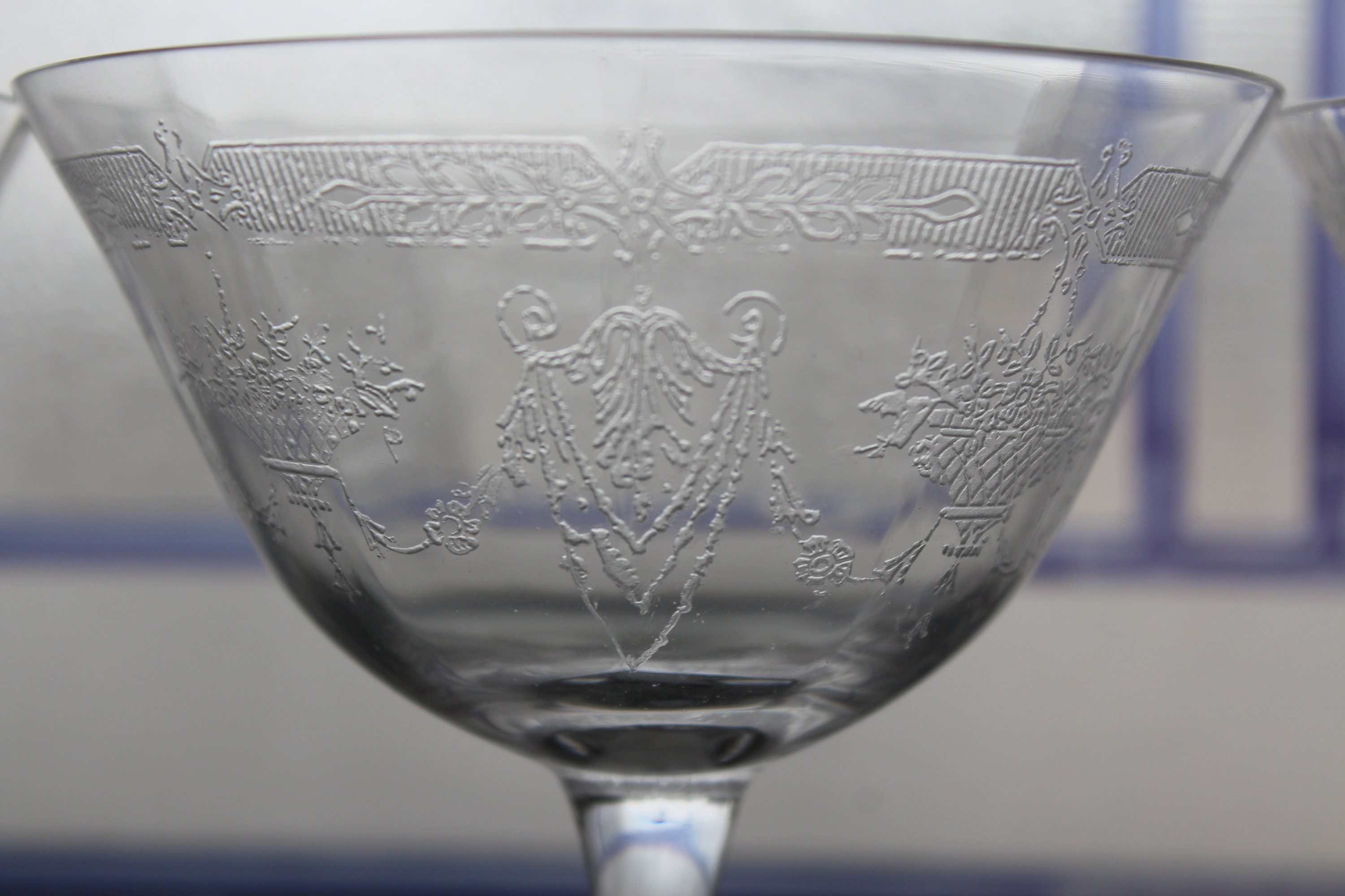 4 Vintage Art Deco Champagne Glasses Etched Garland and Flower Urns