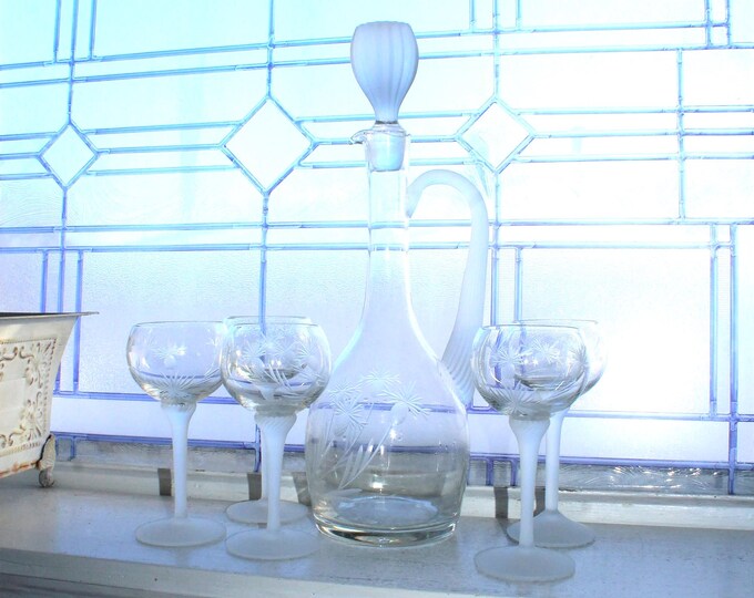 Vintage Cut Crystal Wine Decanter and 5 Glasses Pineapple Decoration