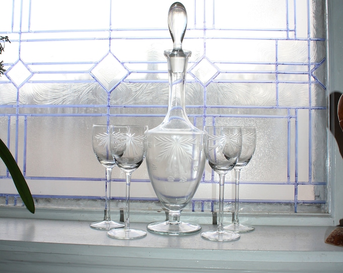 Mid Century Glass Decanter with 4 Glasses Vintage 50s Etched Design