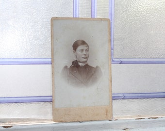 Antique Carte De Visite CDV Photograph Young Victorian Woman 1800s