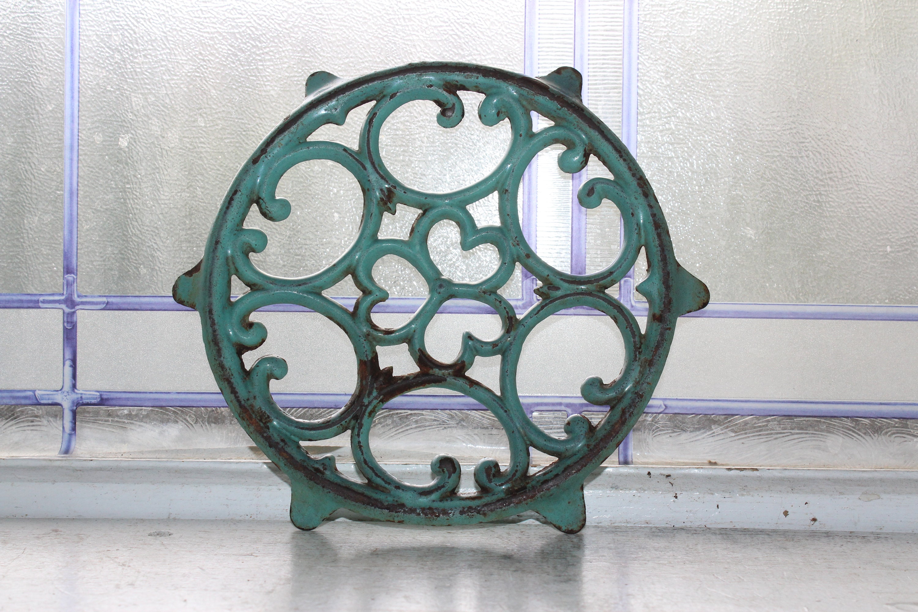 Vintage Cast Iron Round Trivet Rustic Farmhouse Decor