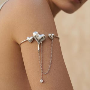 Upper Arm Bracelet Silver Heart Bicep Bracelet with Dangling Chains Open Cuff Zinc Alloy Statement Arm Cuff Gift for Her