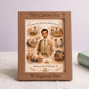 Peut inclure: Un cadre photo en bois contenant une illustration personnalisée d'une personne en costume beige entourée de petites scènes de vie, avec le texte "Your Custom Text" en haut et "thank you for all that you do." et "Engraved Here" en bas.