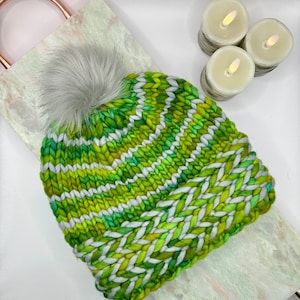 Die geflochtene Mütze - MADE TO ORDER - Handgestrickte Merino Wolle Wintermütze mit Bommel