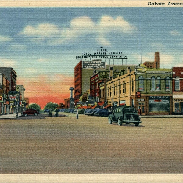 Linen Postcard, Huron, South Dakota, Scene on Dakota Avenue, ca 1940