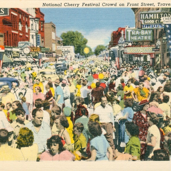 Linen Postcard, Traverse City, Michigan, National Cherry Festival Crowd on Front Street, ca 1940