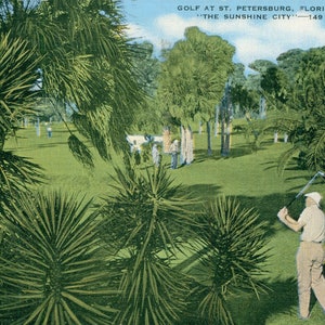 Linen Postcard, St Petersburg, Florida, Golfers on Golf Course, 1945