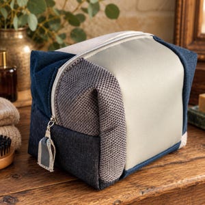 Patchwork Kulturbeutel – Vintage Möbelstoffe – Blau Grau Creme – Unikat