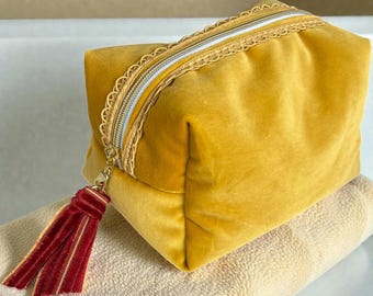 Estojo para lápis Imperial em veludo amarelo – interior branco – 22x12x12 cm