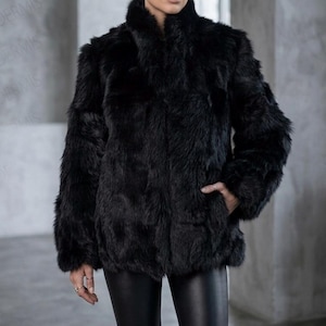 Casaco de pele de carneiro Toscana preta com patchwork, jaqueta de luxo para inverno, roupa exterior feminina feita à mão e tamanho grande.