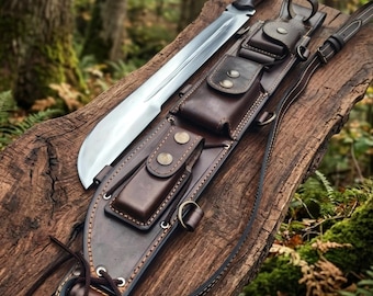Coltello da bushcraft artigianale in acciaio al carbonio con manico in palissandro e fodero in pelle (attrezzo per attività all'aperto)