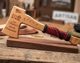Trofeo a forma di ascia in legno personalizzato con incisione – Premio personalizzato per il lancio dell'ascia, decorazione da campione