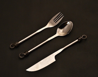 Set di posate in ferro forgiato a mano – Utensili da tavola rustici medievali – Decorazioni storiche per la cucina