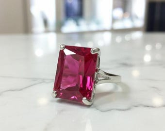 Bague-cadeau pour la Saint-Valentin avec rubis naturels taille émeraude et diamants de 3,50 carats en or blanc 14 carats