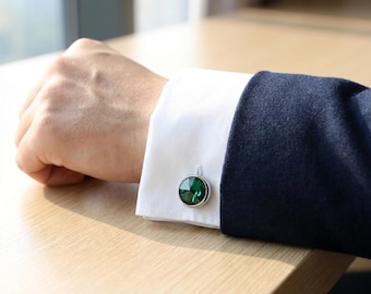 Abotoaduras de cristal verde esmeralda, joias de punho francês de latão premium, presente de casamento elegante para o noivo, acessórios de terno masculinos feitos à mão